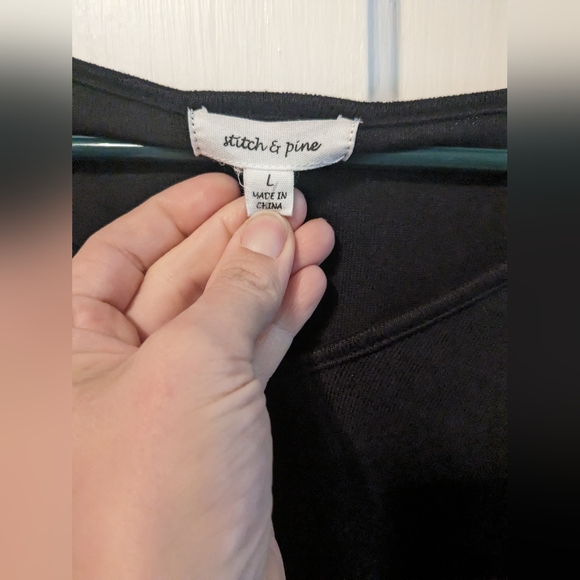 Crop top side tie size large - Picture 3 of 3